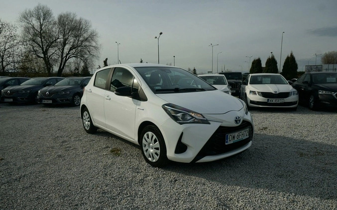 Toyota Yaris cena 48400 przebieg: 99445, rok produkcji 2019 z Knurów małe 529